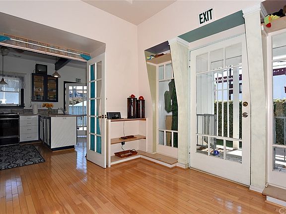 3rd image of 404 Newport Ave