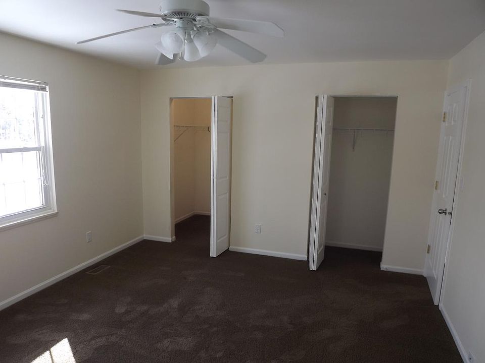 Master bed walk in and 2nd closet