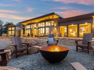 1075 Reagan Valley Rd, Tellico Plains, TN 37385