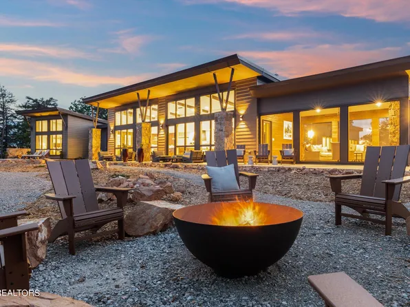 1075 Reagan Valley Rd, Tellico Plains, TN 37385