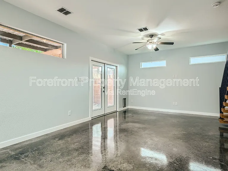 126 E Myrtle St — Photo 7