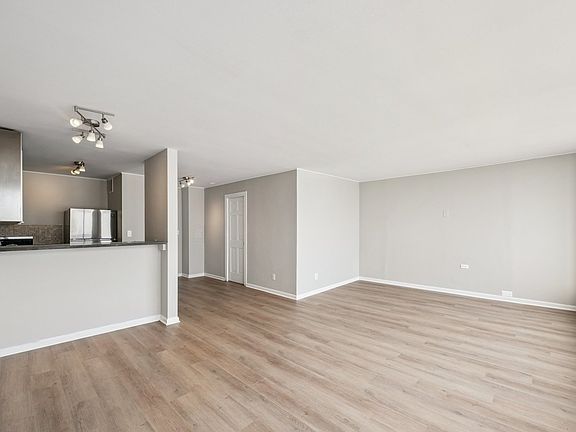 4th image of 5455 N Sheridan Rd APT 2807