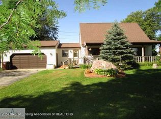 10587 N Hartel Rd, Grand Ledge, MI 48837