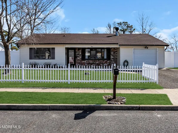 3 Roxbury Drive, Barnegat, NJ 08005