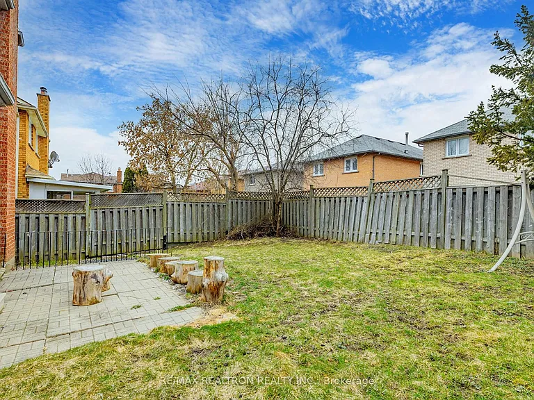 8 Estoril St #UPPER — Photo 17