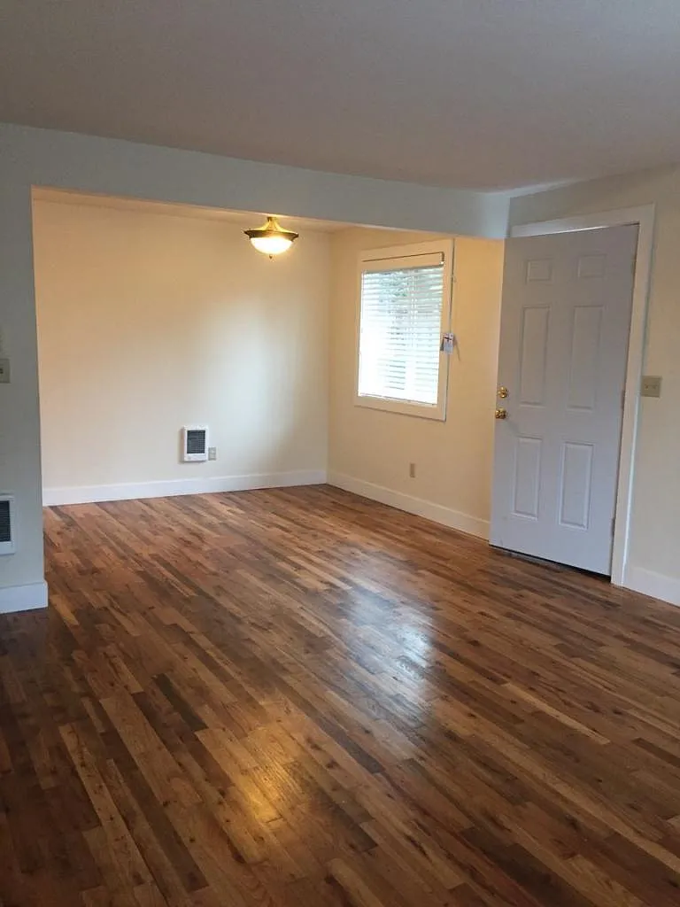 2 bed, 900 sqft, $2,300 — Photo 1
