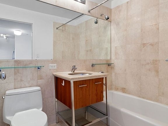 4th image of 800 6th Ave APT 29H