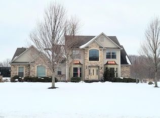 2338 Rivers Edge Dr, Willoughby, OH 44094