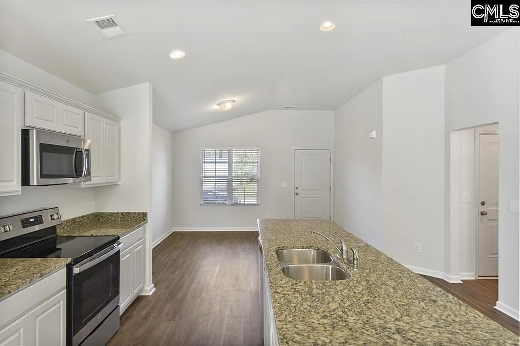 3 bed, 1548 sqft, $1,950 — Photo 3
