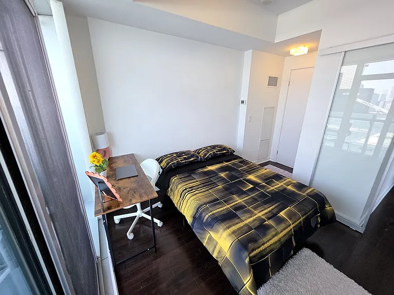 14 York St #5008A — Photo 2