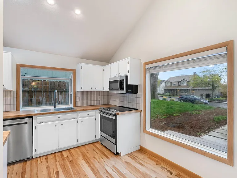 10946 SW 65th Ave — Photo 4