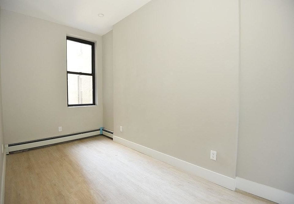 2nd image of 879 Dekalb Ave APT Br