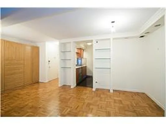 Rented by Douglas Elliman | media 22