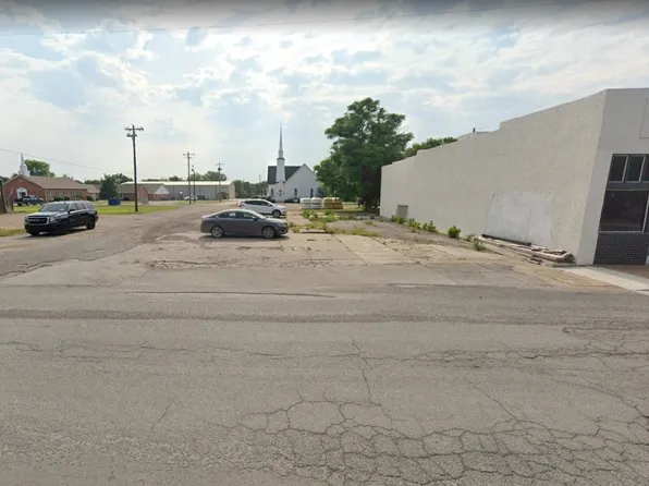 219 N Pearl St, Trenton, TX 75490