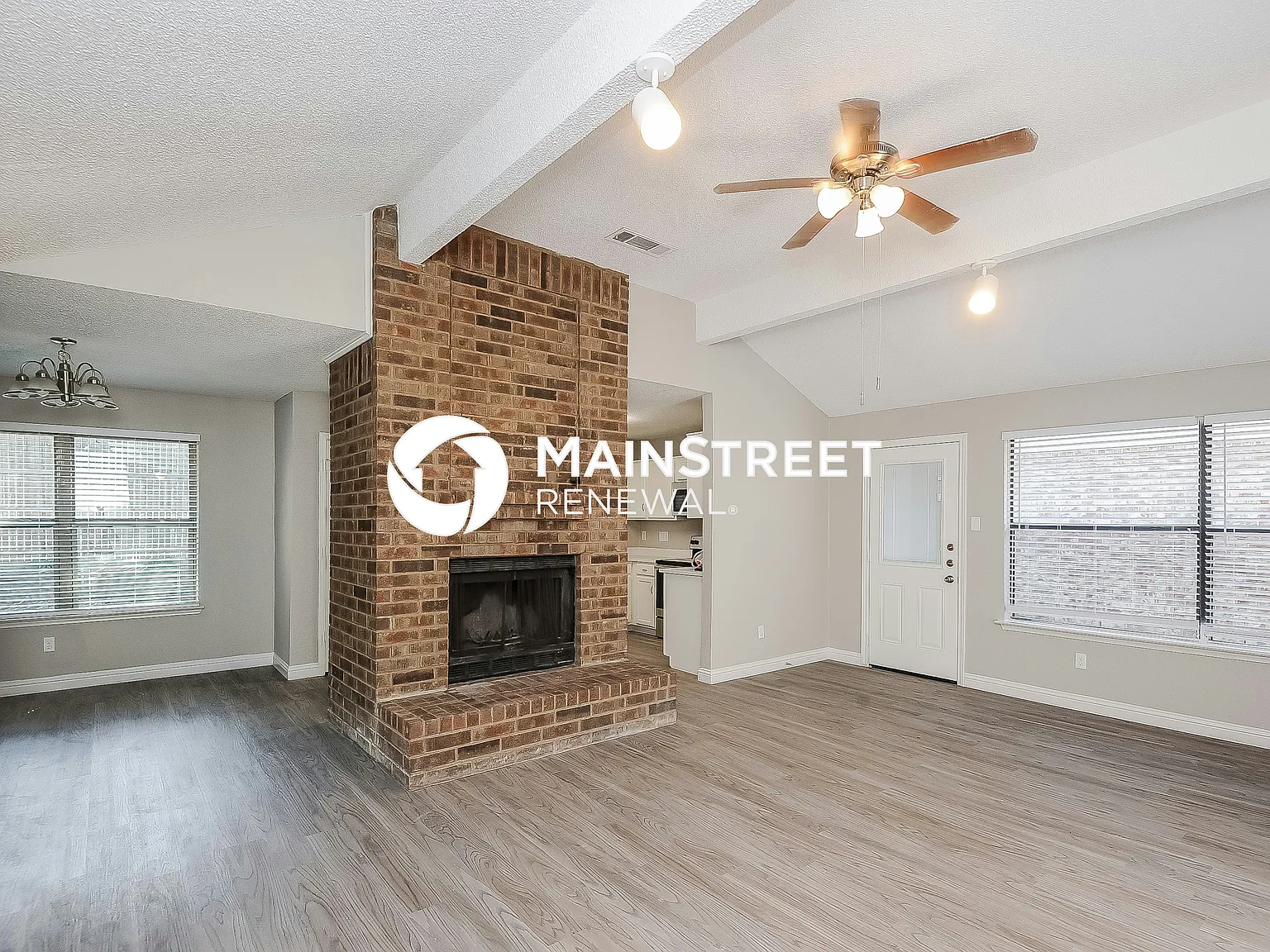 312 Valley Spring Dr — Photo 2