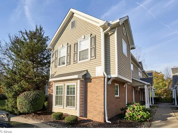 3399 Lenox Village Dr, Akron, OH 44333