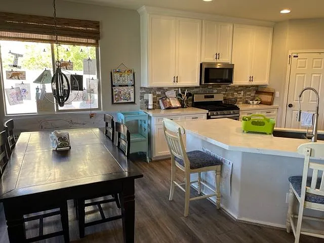 7046 S Claiborne Ave — Photo 15