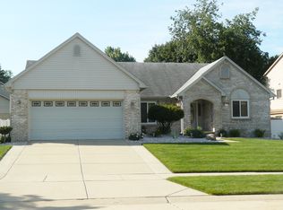 22525 Anmarie Ct, Brownstown, MI 48183