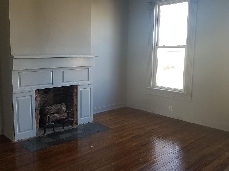 Living room with attractive mantle