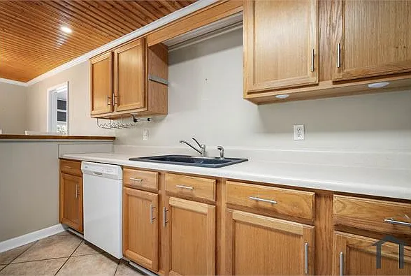 4 bed, 1200 sqft, $1,685 — Photo 2