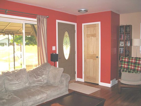 Foyer/Living Room