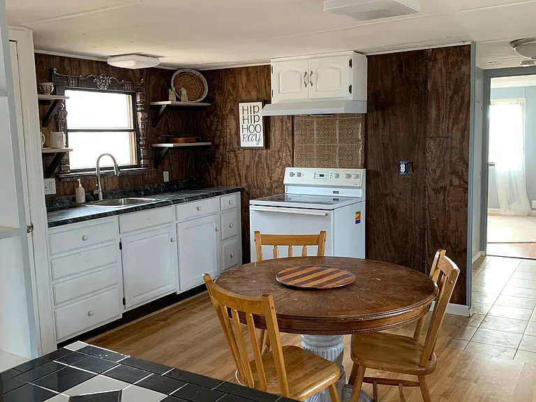 3 Redbud — Photo 2