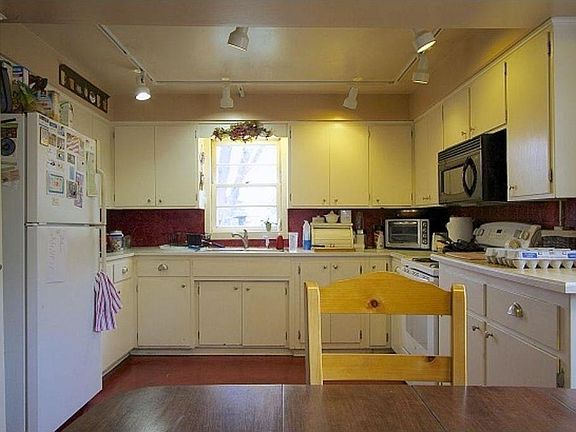 4th image of 35465 Naples St NE