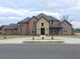 2957 Cambridge Cir, Tahlequah, OK 74464