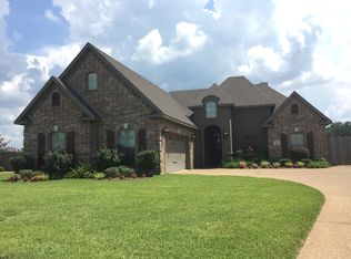723 Saint Martin's Ln, Bossier City, LA 71111