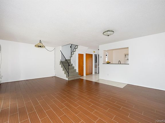 5th image of 1004 Chelsea Cove S