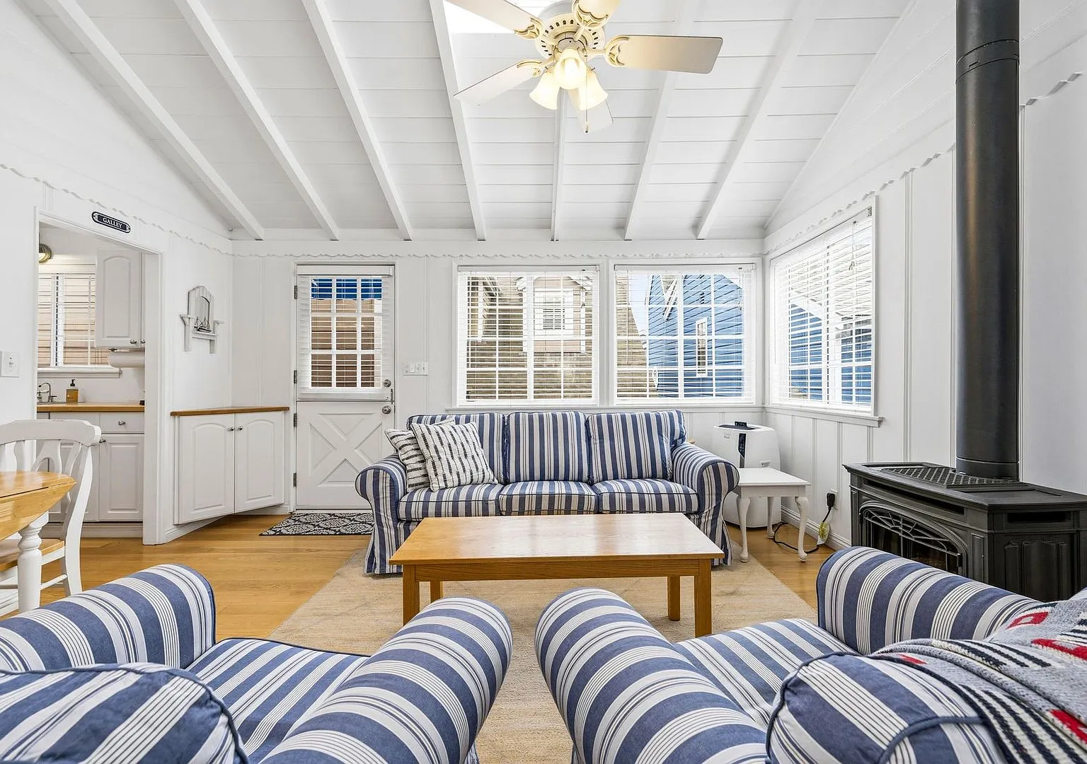 Balboa Island Coastal Charm Retreat — Photo 1