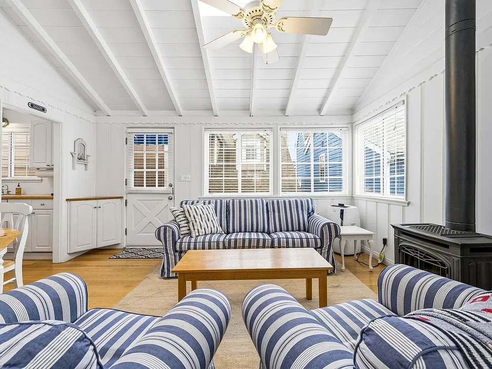 221 Pearl Ave