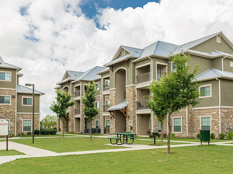 Freedom Hills Ranch Apartments — Photo 116