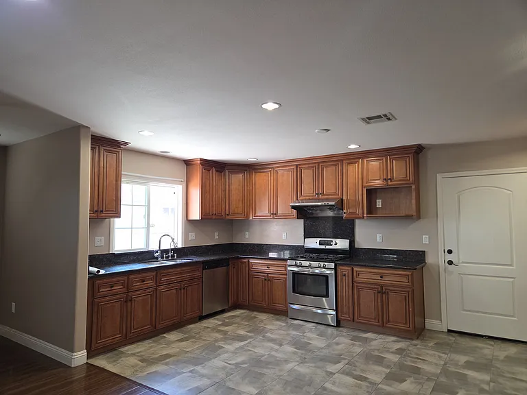 6361 Lemon Ave — Photo 7