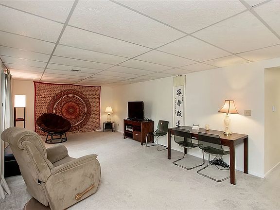 3rd image of 1410 Westview Dr #A