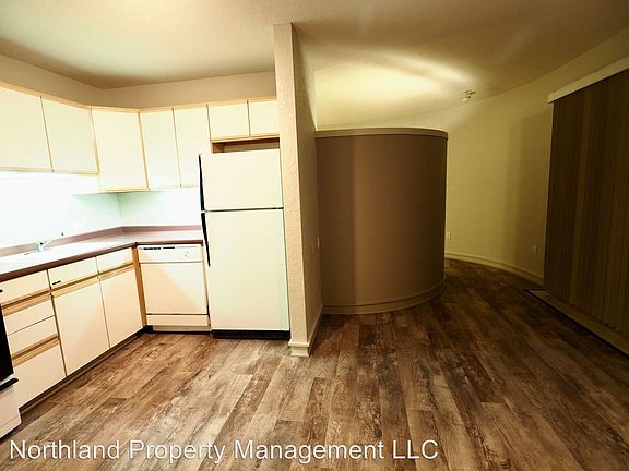 4th image of 124 Beech St APT 204