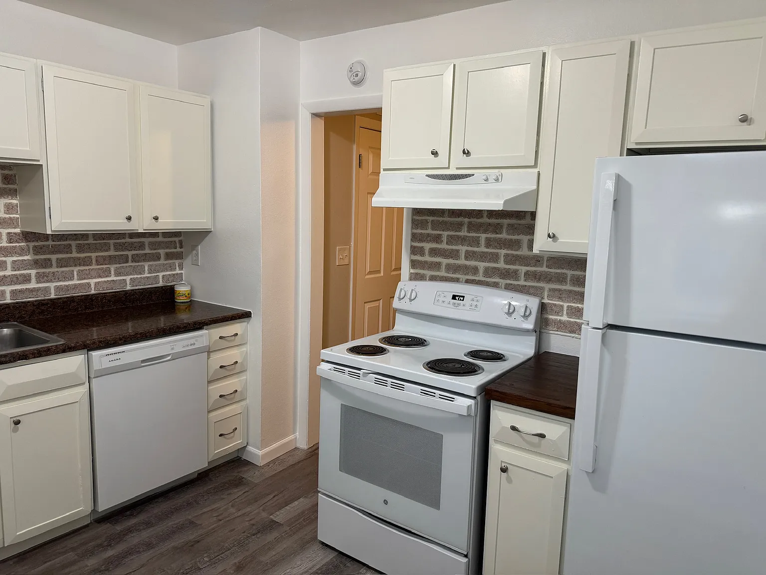 2 bed, $1,600 — Photo 3