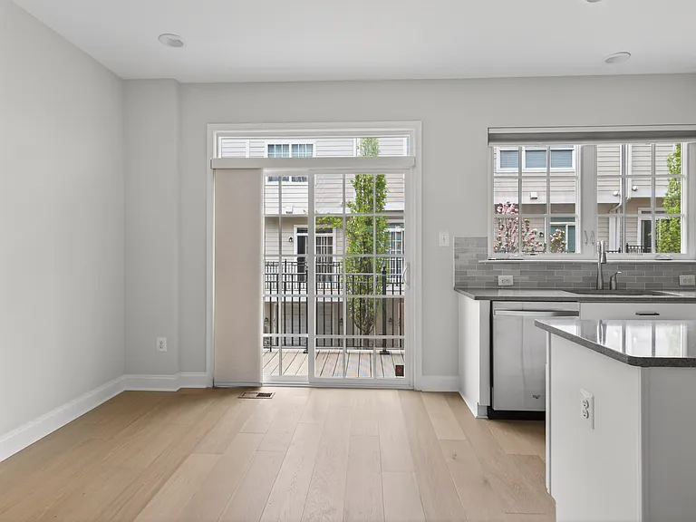 89 Southgate Ave — Photo 45