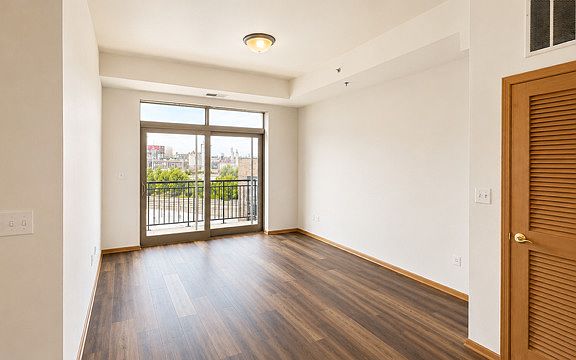 3rd image of 2322 S Canal St Unit 708