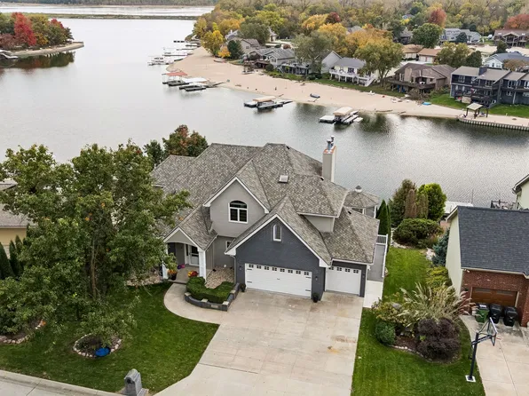 8111 Molokai Dr, Papillion, NE 68046