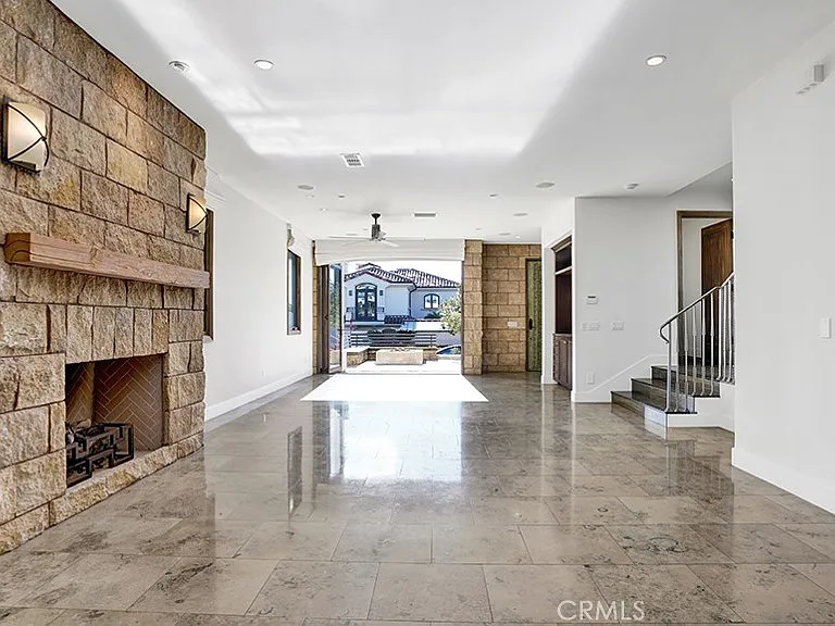243 Poppy Ave — Photo 9