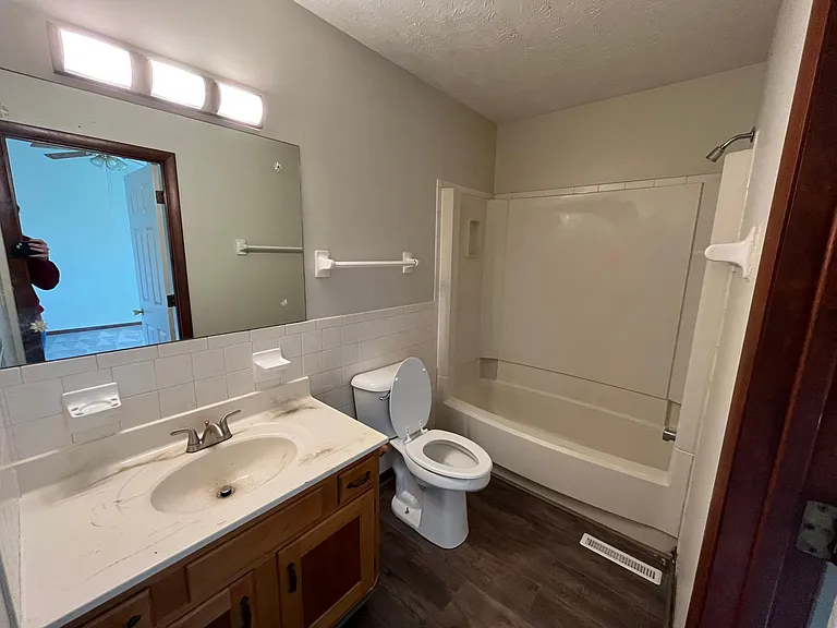 413 Country Club Dr — Photo 9