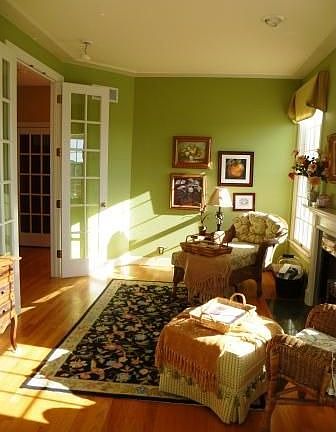 Master Bed. - Sitting Area