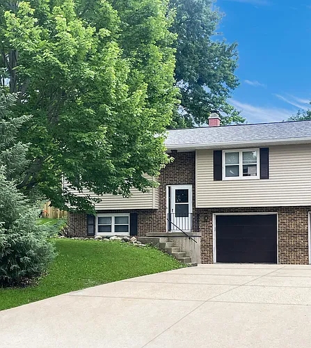 140A Woodview Dr Photo 1