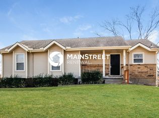 612 Arena Dr, Peculiar, MO 64078