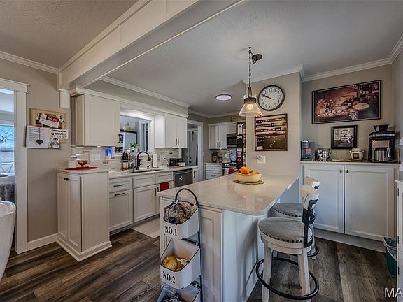 3rd image of 206 Lafayette Cir