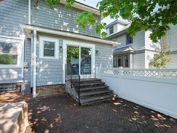 2nd image of 268 Dartmouth St