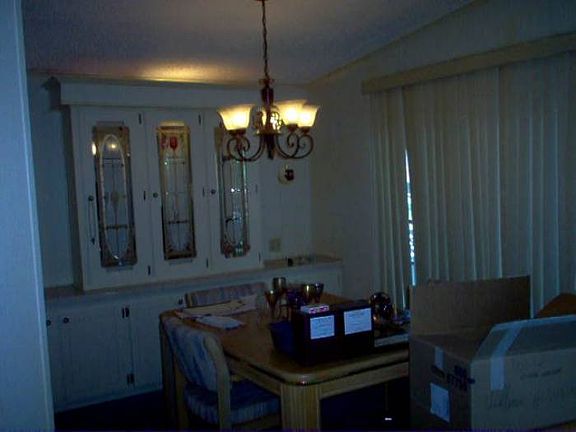 DR w/lited built in hutch