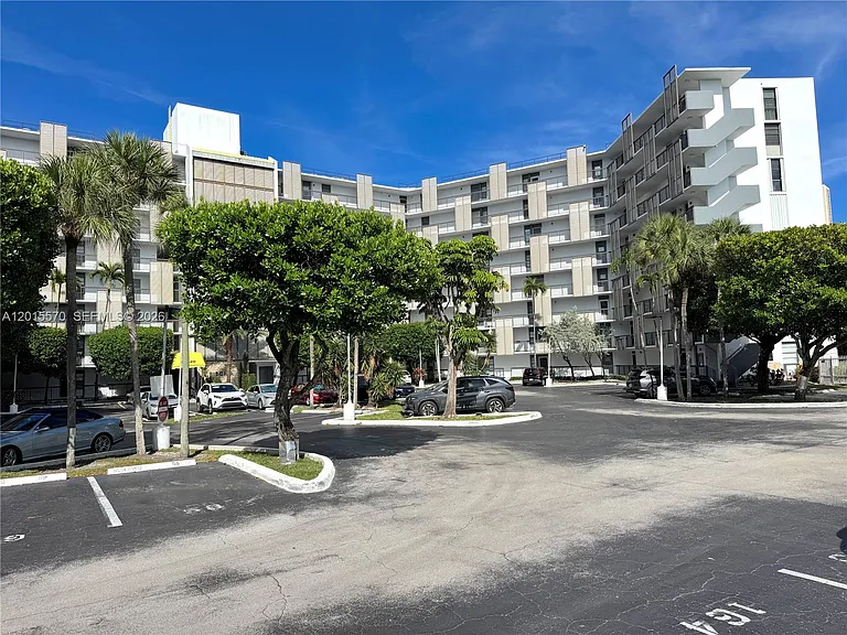 20400 W Country Club Dr #209 — Photo 23