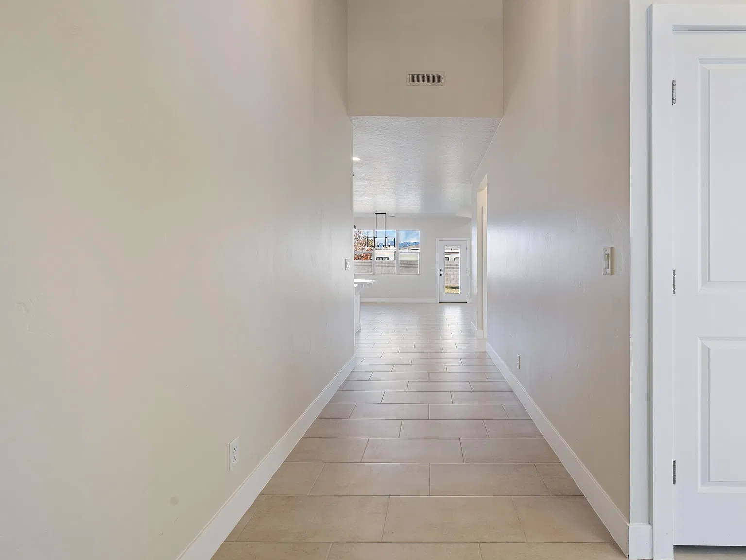 2816 Circle Dr — Photo 2